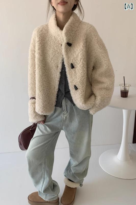 ムートンコート レディース 韓国ファッション ボア ショート丈 秋冬 スタンドカラー ダッフルボタン アウター 暖かい 防寒 上品 きれいめ ラムウール調 ゆったり オフホワイト アイボリー 通勤 カジュアル