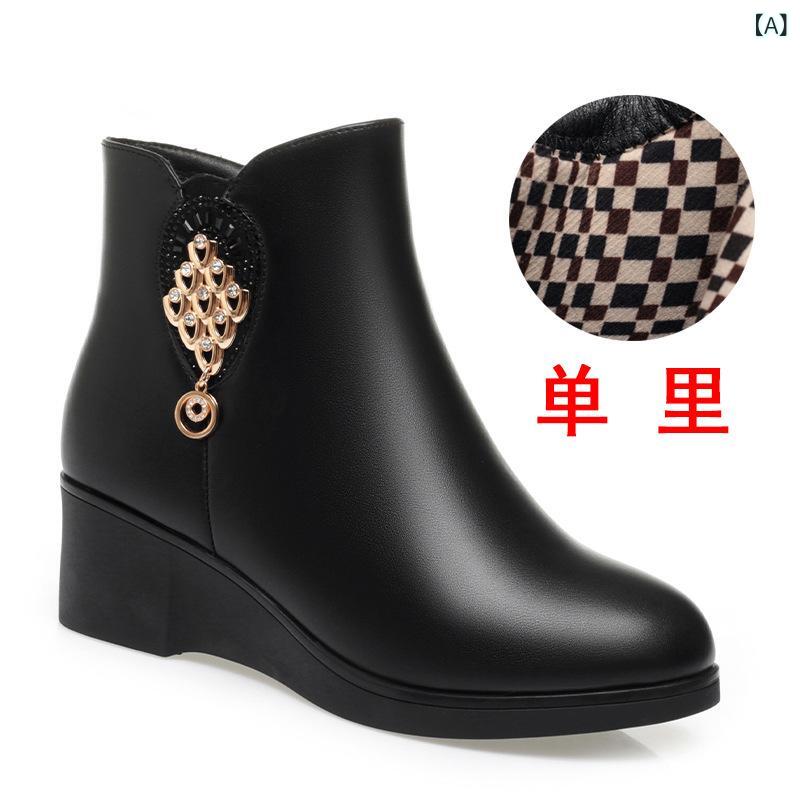 女性 秋冬 ショートブーツ かわいいママ ソフトソール 中段厚底 ウェッジヒール 綿靴 加厚毛中敷き 保暖 革靴 低靴筒 丸トゥ クロスストラップ サイドジッパー ラバーソール 接触冷感 ブラック 日常使い 軽量 伸縮性