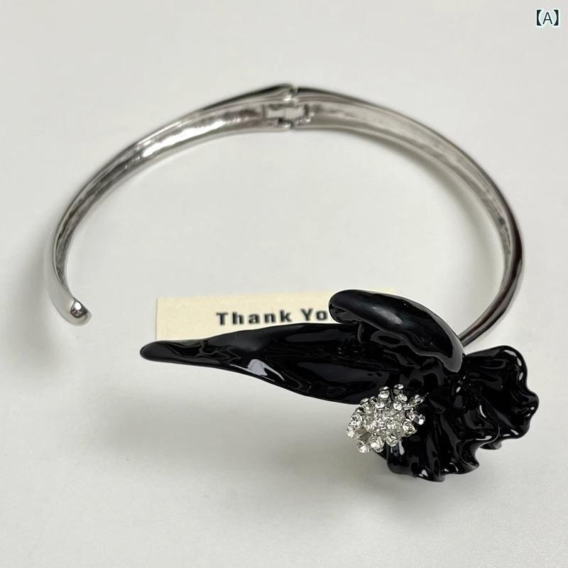 チョーカー ネックレス 女性用 金属 合金 電気メッキ加工 ?琅 アイリス 花モチーフ 開き式 リボン 蝶結び 甘め クール 個性派 ブラック ピンク系 レッドブラウン ホワイト 夏 2025