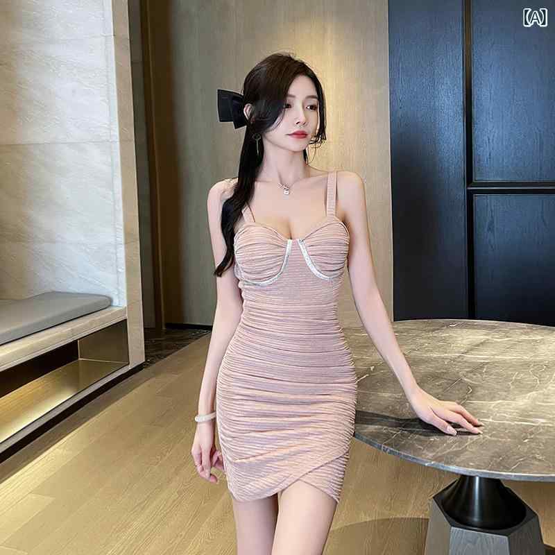 ワンピース レディース セクシー Vネック 吊り帯 包みヒップ 短め ミニ 背中開き 純欲風 小柄向け タイト ワンピースドレス 無袖 中腰 プリーツ加工 単品 秋 秋冬 藕色 ブラック ライトグレー 私服 名媛風 セットイン 接触冷感 ポリエステル 軽