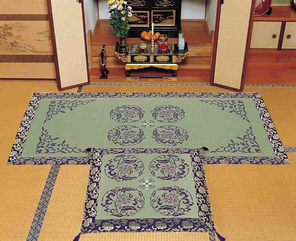 いぐさ目の前座蒲団（四ツ唐花） TKR157751(仏具 仏壇 初盆 新盆 慶弔 お供え パウダーコンパクト 日本製 盆機材 仏事 仏具 神具) 仏具-仏壇・仏具・神具