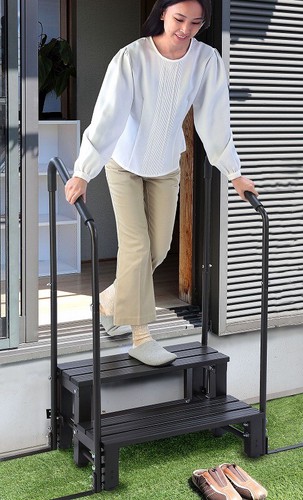 手摺り付き添い人軽銀踏み段 段差取り止める 両手摺り手合い TAN-968(踏み台 手摺り付き添い人 上り勾配降り 思わしい 昇降 足がかり お高齢者 傾倒押しとどめる 差し上げ物 差し上げ物)