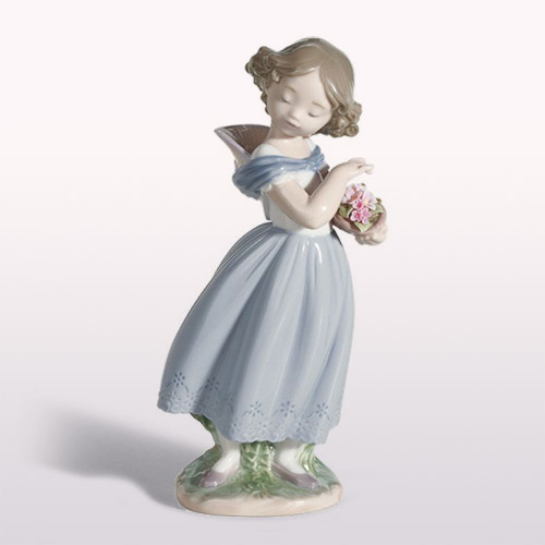 楽天市場 リヤドロ Lladro 光を浴びて 8247 陶器人形 置物 少女 女の子 花 Treasure Hunter