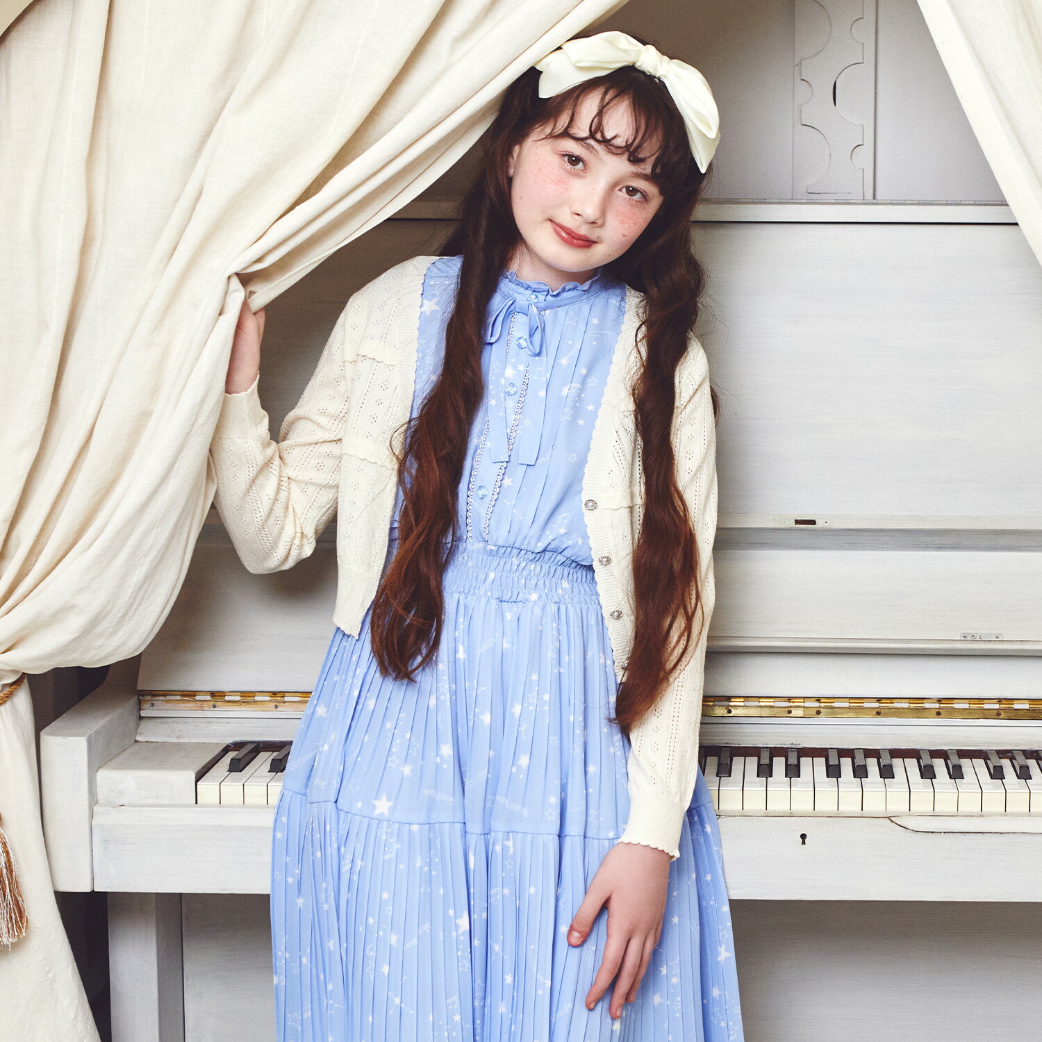 メゾピアノジュニア(mezzo piano junior)透かし柄ラインストーンボタンカーディガン♪
