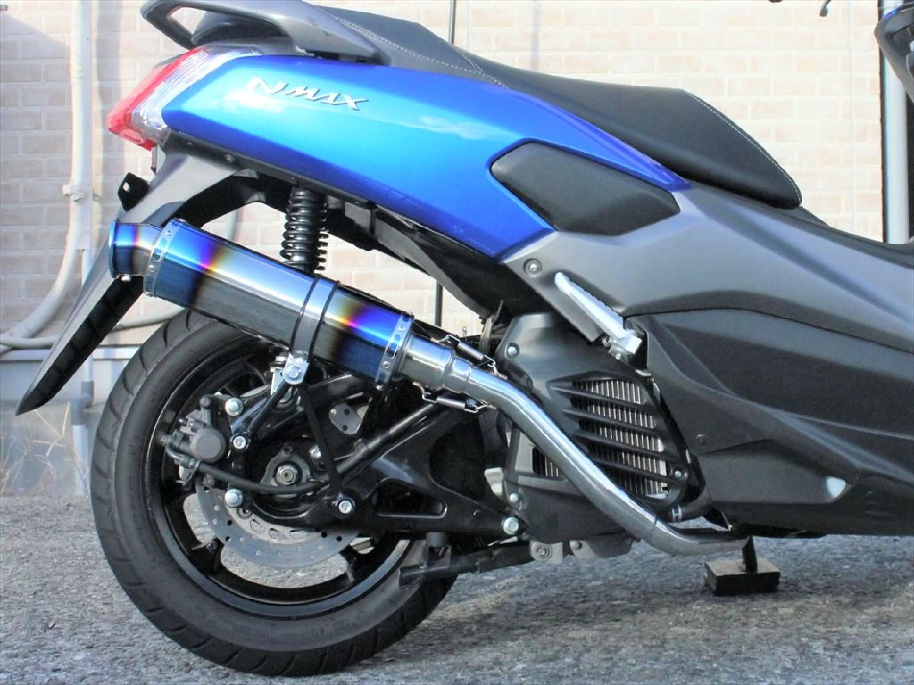 【国内メーカー HMS 製】ヤマハ NMAX125 NMAX155（EBJ-SE86J 2BJ-SED6J 2BK-SG50J）SSB ステンレス マフラー ブルーグラデーション サイレンサー エヌマックス バイク　カスタム パーツ NMAX N-MAX SE86J SG50J