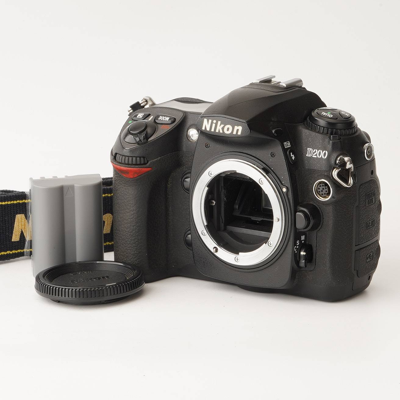 ニコン Nikon D200 上半身 デジタル一眼一眼レフ写真機