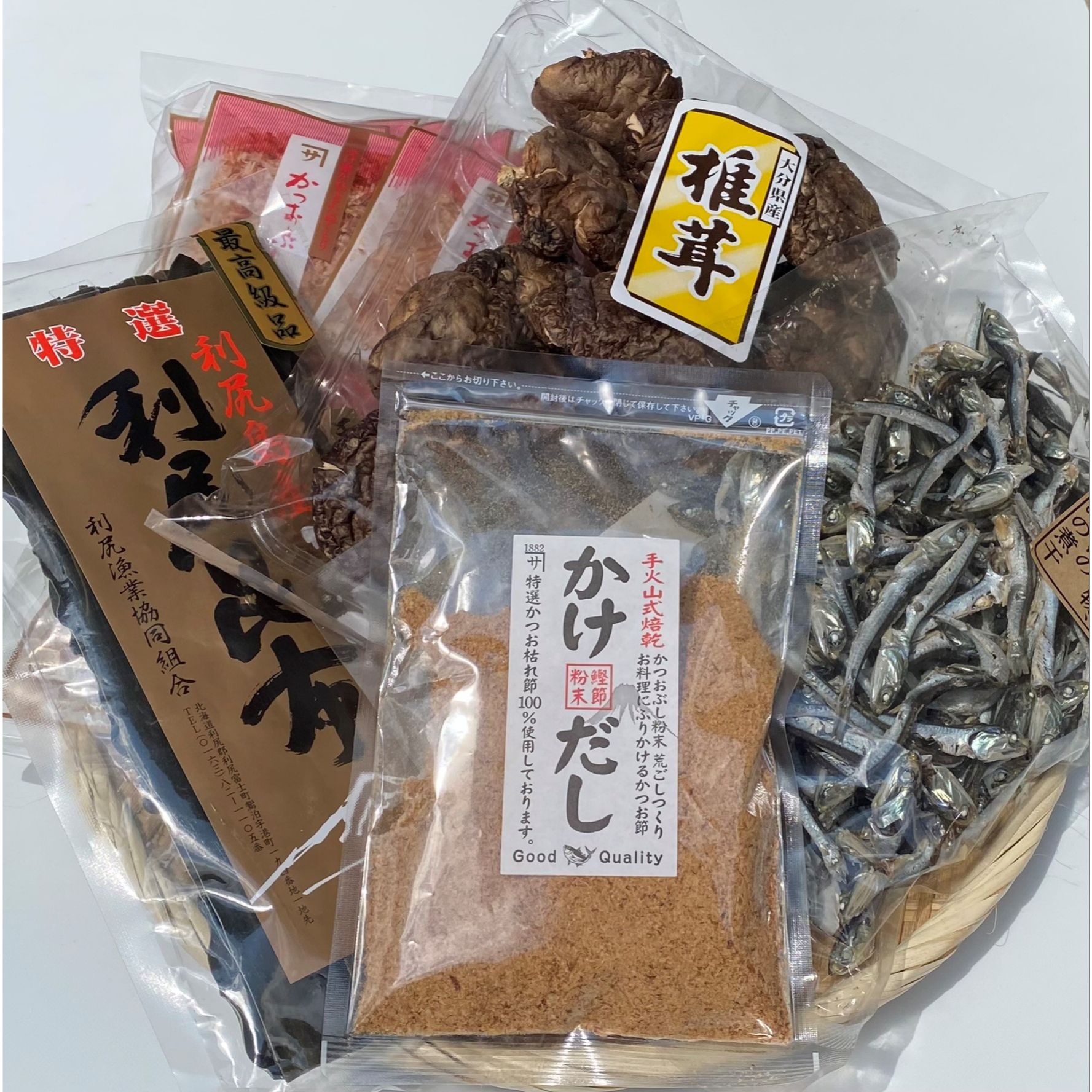 ☆安心の定価販売☆】 イベント 限定 企画 国産 選び抜かれた 出汁 5点 食材セット 鰹節粉 だし セット かつお節粉 本格的食材 原木干ししいたけ  天然 利尻昆布 天日干し 極上 煮干し 削り節パック 最高級品 贈り物 お礼 プレゼント 安全安心 こだわり商品 ...