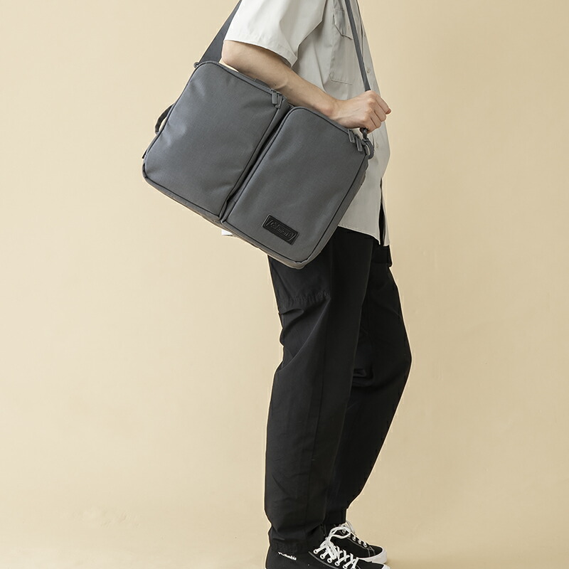 春の新作シューズ満載 Coleman コールマン アウトビズ 3WAY バックパック OUTBIZ BAG 約24L ダークグレー  2000039081 www.tsujide.co.jp