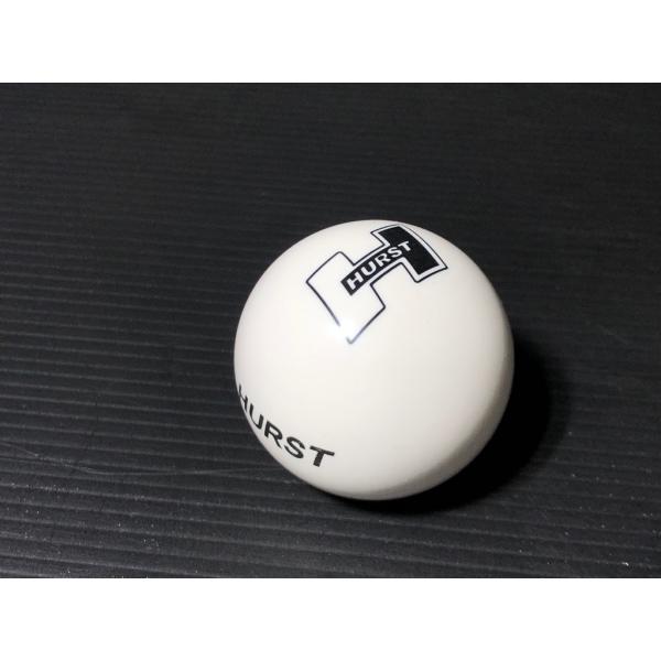 在庫有★ Hurst ハースト クラシック ロゴ シフトノブ ボール ホワイト 丸 白 shift knob 検) 32 33 34 シルビア 86 RX-7 FD ロードスター Z スープラ インプレッサ ランサー ジムニー L700 ミニ シビック ハイエース ランクル キャデ GMC フォード ダッチ シェビー シボレー