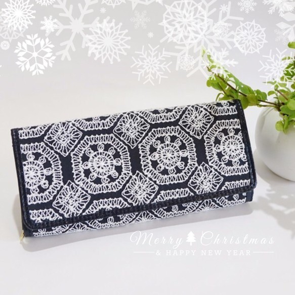 フラワーレース刺繍長財布　ネイビー