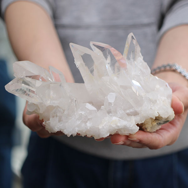 【現品お届け！動画あり】レムリアンシード クラスター アーカンソー州産 約758グラム【パワーストーン 天然石 水晶クラスター 4月の誕生石 原石 置物 置き物 浄化 風水インテリア クォーツ quartz GIM 2000900302523】【TG6】【送料無料】