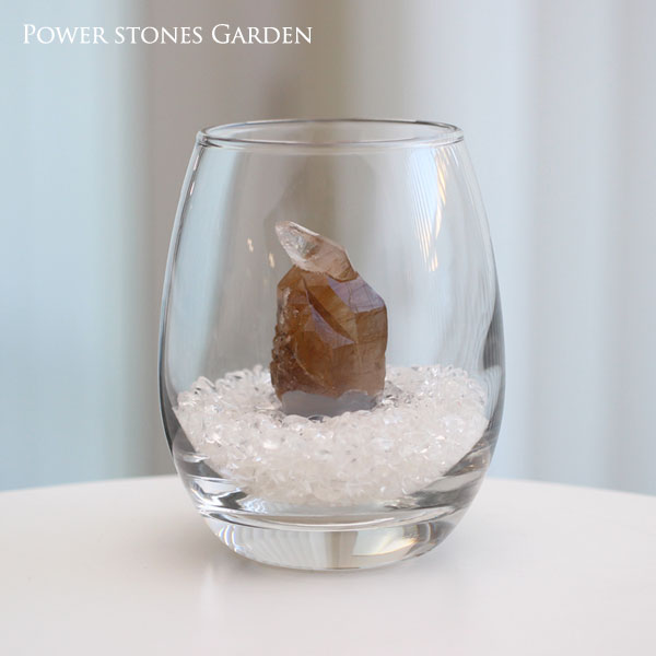 【現品お届け！】ルチルクォーツ ポイント 約35グラム グラス付き Power Stones Garden【原石 パワーストーン 針水晶 金針水晶 金線入水晶 置物 置き物 インテリア 天然石 rutilequartz cluster GIM 2000900305630】【送料無料】｜京都の数珠販売専門店　はな花