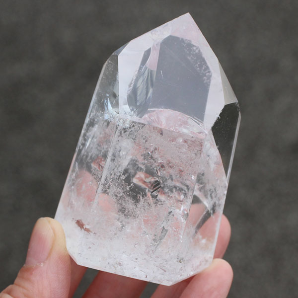 【現品お届け！動画あり】水晶ポイント ポリッシュ トカンティンス産 約192グラム【原石 パワーストーン 天然石 クォーツ クリスタル 4月の誕生石 お守り 浄化 置物 置き物 インテリア quartz crystal GIM 2000900306484】【送料無料】