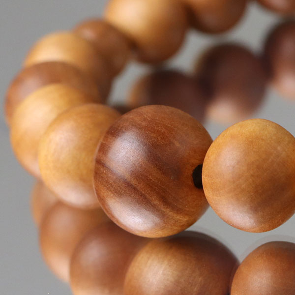 楽天市場】沈香 数珠ブレスレット 尺四玉（約8×9ミリ） 桐箱入り【腕輪