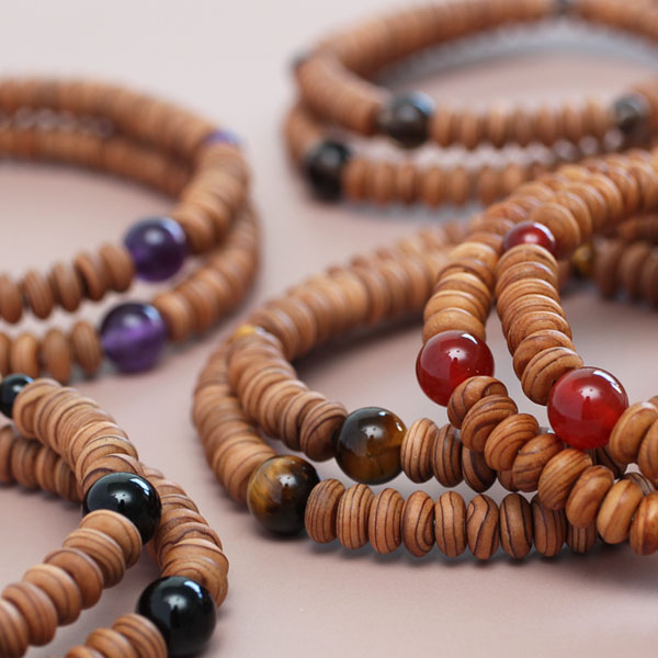 楽天市場】沈香 数珠ブレスレット 尺四玉（約8×9ミリ） 桐箱入り【腕輪