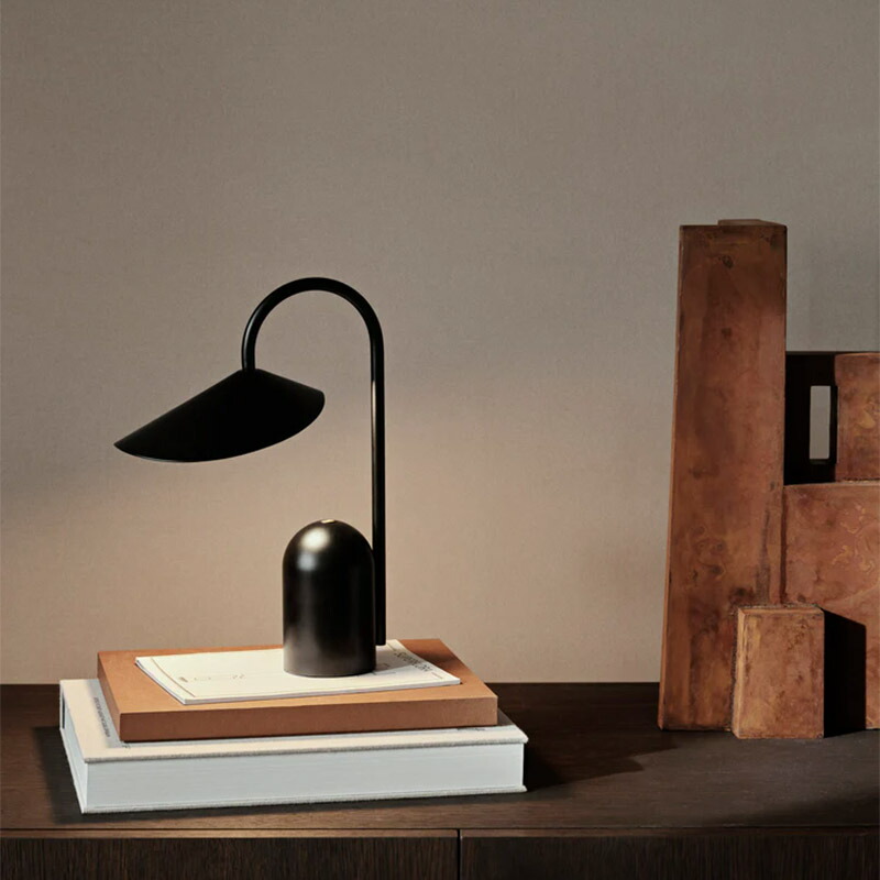 【店卸し資産あります】Ferm Living アルム 携帯型照明ランプ 黒いこと Arum 点火装置 LED 点火装置 コードレス 申し受ける式 持ちはこぶ 卓上 速見表照明ランプ 耕園リビング 今めかしい 外国で室内装飾 北欧 デンマーク王国 日本定め事売りわたす店品