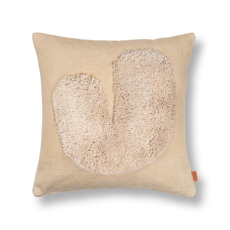 【在庫あります】Ferm Living Lay クッション サンド ／ オフホワイト 50x50cm フェザー ＋ ダウン 中材入り ベージュ おしゃれ インテリア雑貨 ファームリビング 北欧 デンマーク 日本正規販売店品｜nest 北欧モダンなインテリア雑貨