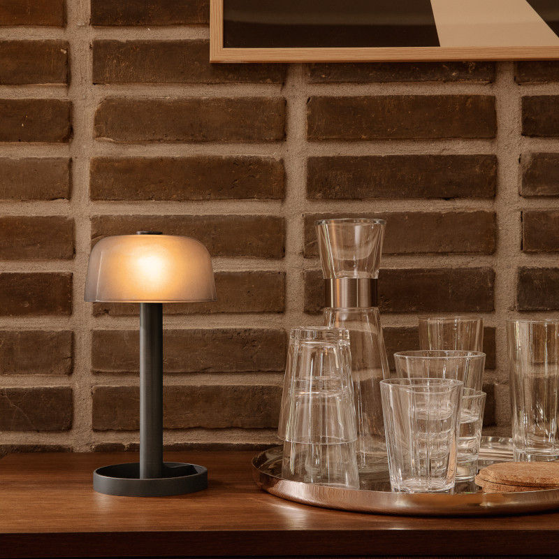 Rosendahl Copenhagen ポータブル ランプ スモーク ソフトスポット 照明 Led ライト コードレス 充電式 持ち運び 卓上 テーブルランプ グレー ガラス Soft Spot おしゃれ 北欧 デンマーク Gulbaan Com
