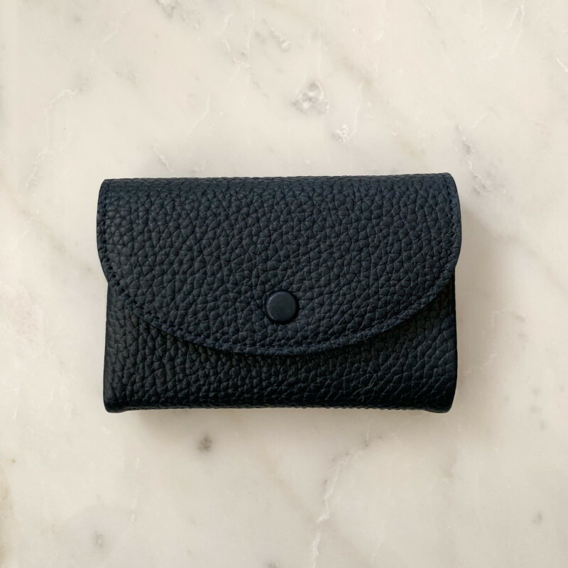 楽天市場 Studio La Cause ミニ財布 ネイビー レディース カードケース コインケース シュリンク レザー 内縫い フラップ 財布 ウォレット 紺 牛革 本革 シンプル おしゃれ カード収納 小銭入れ 日本製 スタジオラコーズ 北欧モダンなインテリア雑貨 Nest