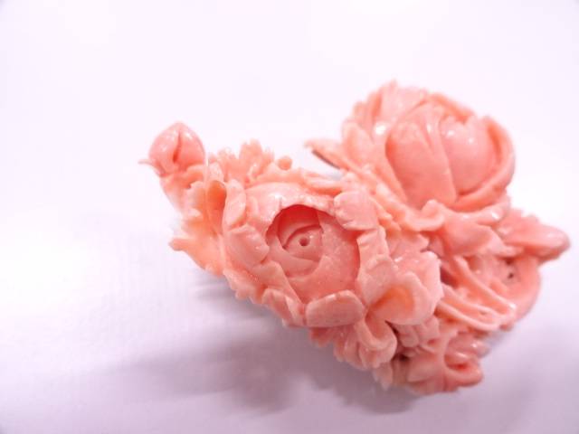 海外ブランド 本珊瑚牡丹帯留め 28 4グラム アンティーク リメイク 材料用 12off 合計1万円以上の購入で送料無料 定休日以外毎日出荷中