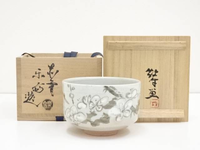 赤膚焼 尾西楽斎造 梅之図茶碗(共箱)