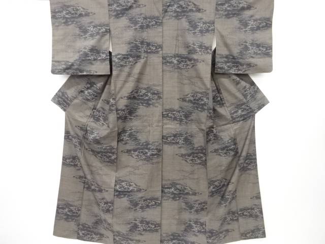 芝草に花模様織り出し本場泥大島紬着物(9マルキ)【リサイクル】【中古】【着】