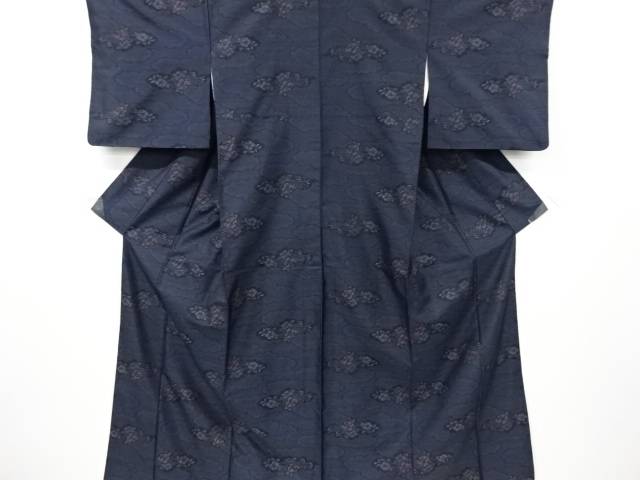 雲に花模様織り出し本場泥大島紬着物【中古】【着】