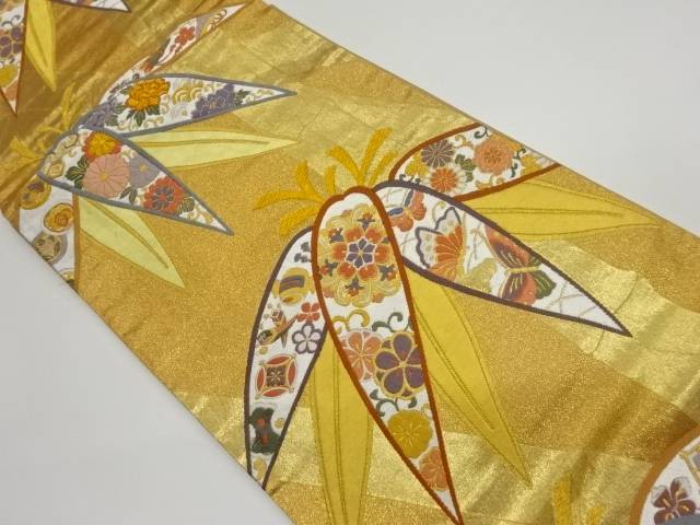 笹取りに花々・蝶・宝尽くし模様織出し袋帯【中古】【着】
