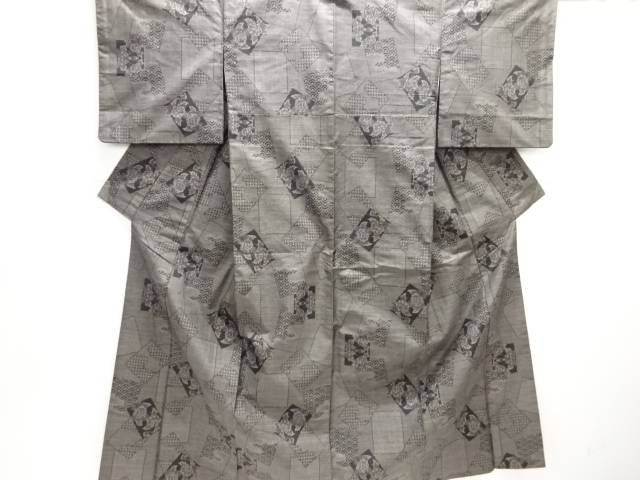 色紙に花古典柄織り出し本場泥大島紬着物(7マルキ)【中古】【着】【紬・お召し】|Kimono-Shinei 2号店