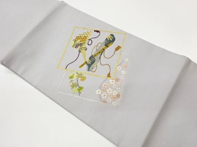 金糸色紙に楽器・扇・桜模様刺繍開き名古屋帯(額縁仕立て)【中古】【着】【名古屋帯】|Kimono-Shinei 2号店