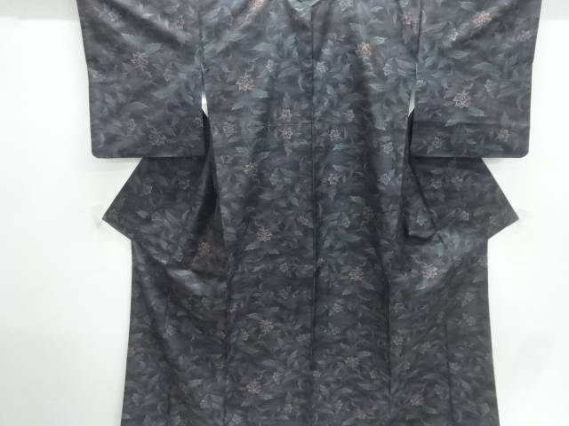 草花模様織出し本場泥大島紬着物（9マルキ）【中古】【着】【紬・お召し】