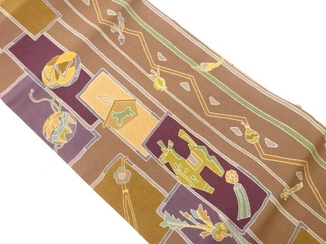 縮緬地金彩野菜・馬・鶴・毬模様名古屋帯【中古】【着】【名古屋帯】|Kimono-Shinei 2号店