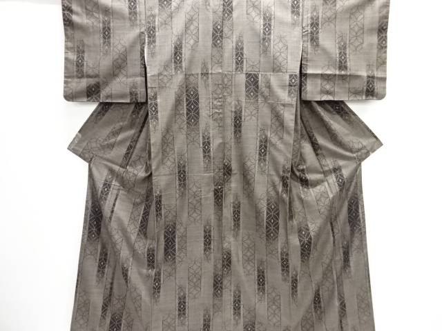 七宝模様織り出し本場泥大島紬着物(7マルキ)【中古】【着】【紬・お召し】