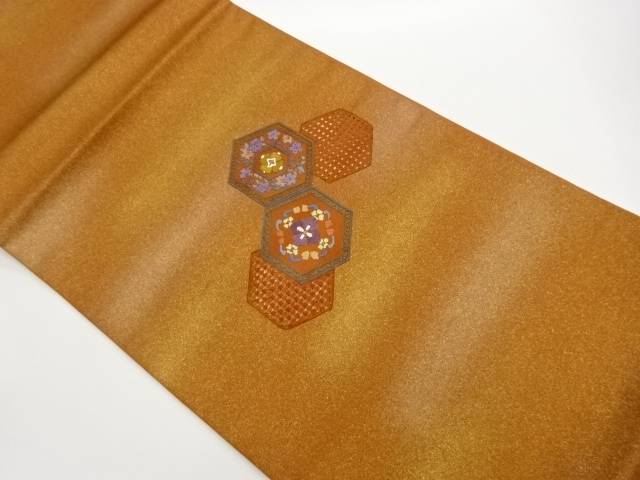 引箔汕頭刺繍亀甲に花菱・花々模様開き名古屋帯(額縁仕立て)【中古】【着】【名古屋帯】
