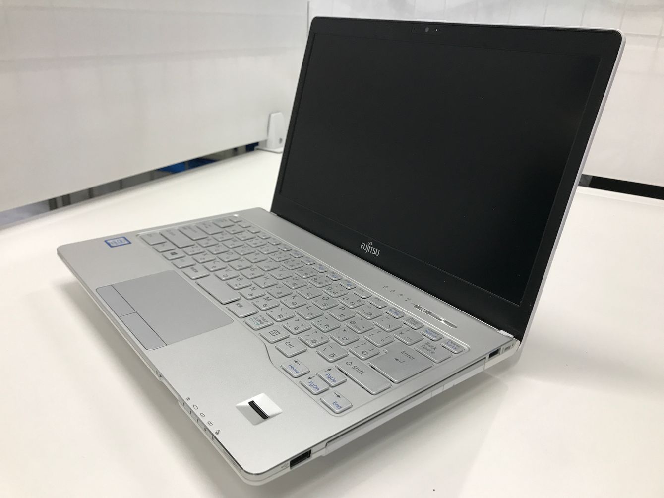 FUJITSU / ノートPC / LIFEBOOK SH75/X FMVS75AUV1 / 第6世代Core i5 / グラフィックボード Intel Corporation Skylake GT2 [HD Graphics 520] 32MB / 光学ドライブ DVDRAM GUD0N / メモリ 12GB【中古品】