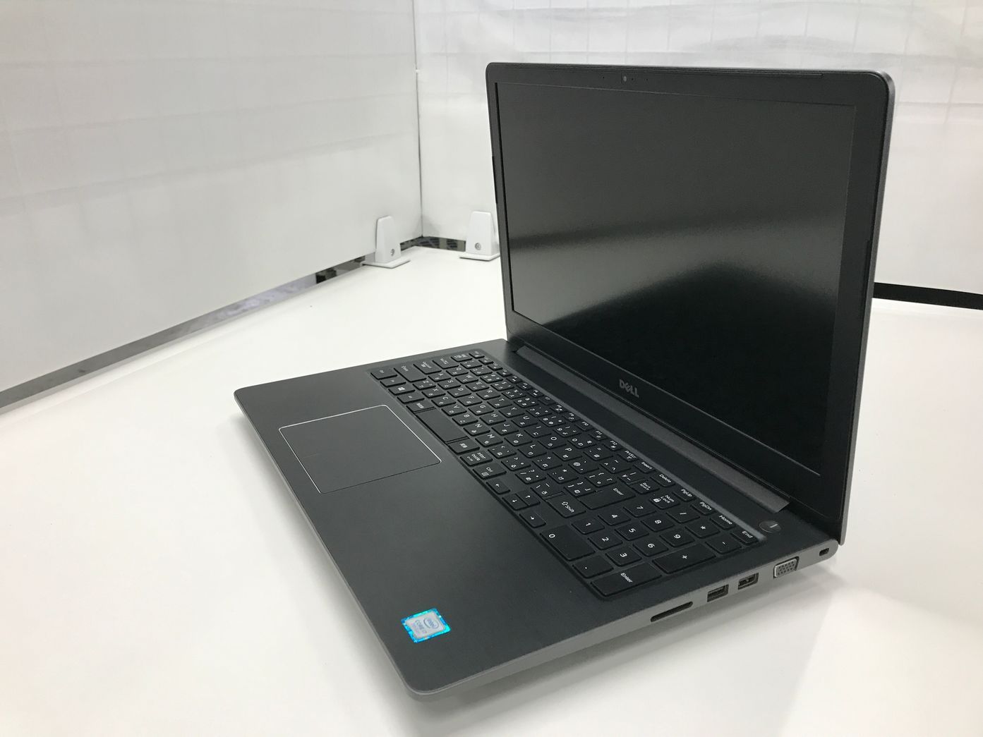 Dell / ノートPC / Vostro 15 5568 P62F001 / HDD 1TB(1000GB) / 第7世代Core i7 / グラフィックボード NVIDIA Corporation GM108M [GeForce 940MX] 4GB/Intel Corporation HD Graphics 620 32MB / メモリ 8GB【中古品】