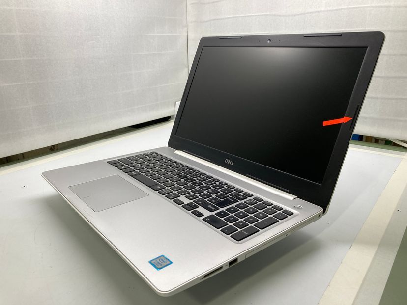 Dell / ノートPC / Inspiron 5570 P75F001 / SSD 256GB / 第8世代Core i5 / グラフィックボード Intel Corporation UHD Graphics 620 32MB / 光学ドライブ DVD+-RW DU-8A5LH / メモリ 8GB【中古品】｜ネットオフ パソコン店