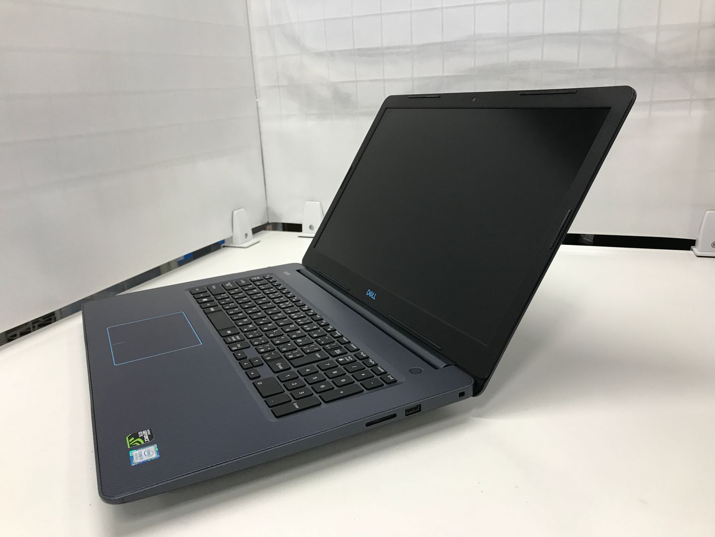 Dell / ノートPC ゲーミングPC / G3 17 3779 P35E003 / 第8世代Core i5 / グラフィックボード NVIDIA Corporation GP107M [GeForce GTX 1050 Mobile] 4GB/Intel Corporation CoffeeLake-H GT2 [UHD Graphics 630] 32MB / メモリ 8GB【中古品】｜ネットオフ パソコン店