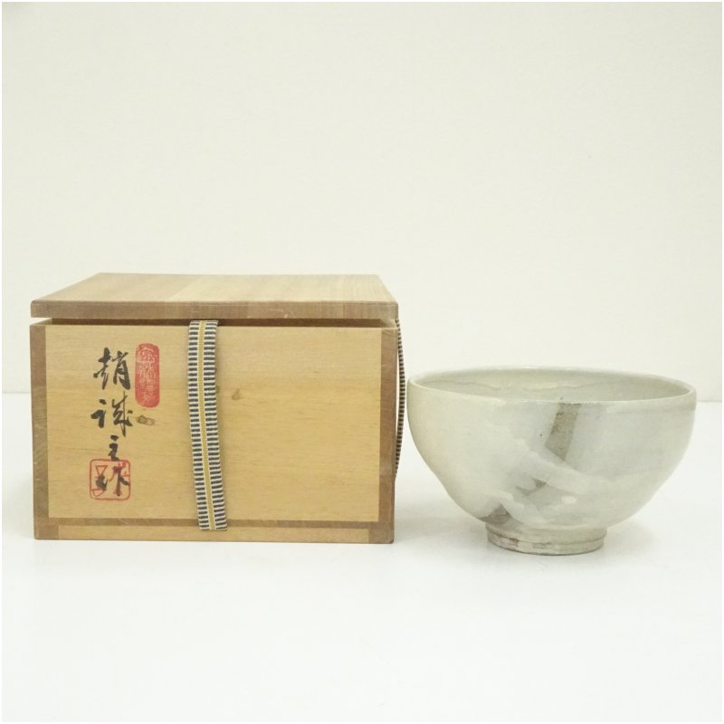 【中古】【茶道具】趙誠主造　粉引茶碗（共箱）茶道 抹茶 おしゃれ 抹茶茶碗 抹茶碗 和食器 レトロ 茶器 骨董 茶わん 茶会 茶の湯 8月 10月 夏秋