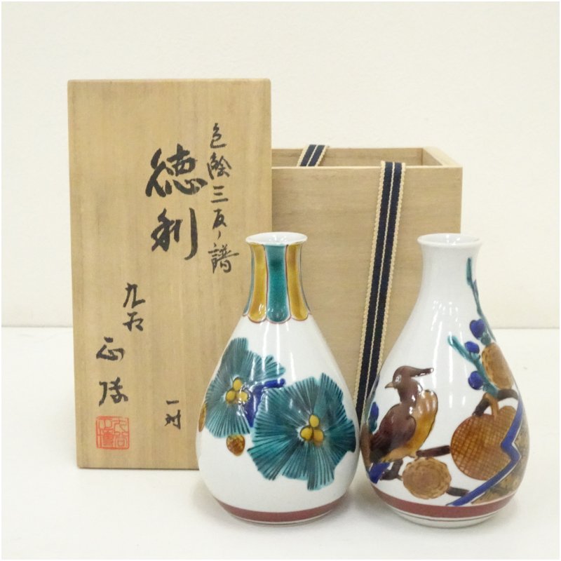 【中古】【陶芸・陶器】九谷焼　浅蔵正博造　色絵三友ノ譜徳利一対（共箱）酒器 おしゃれ かわいい 酒 日本酒 和食 懐石 骨董 とっくり インテリア 茶事 茶道 茶道具｜茶道具・掛軸のショップつなぐ