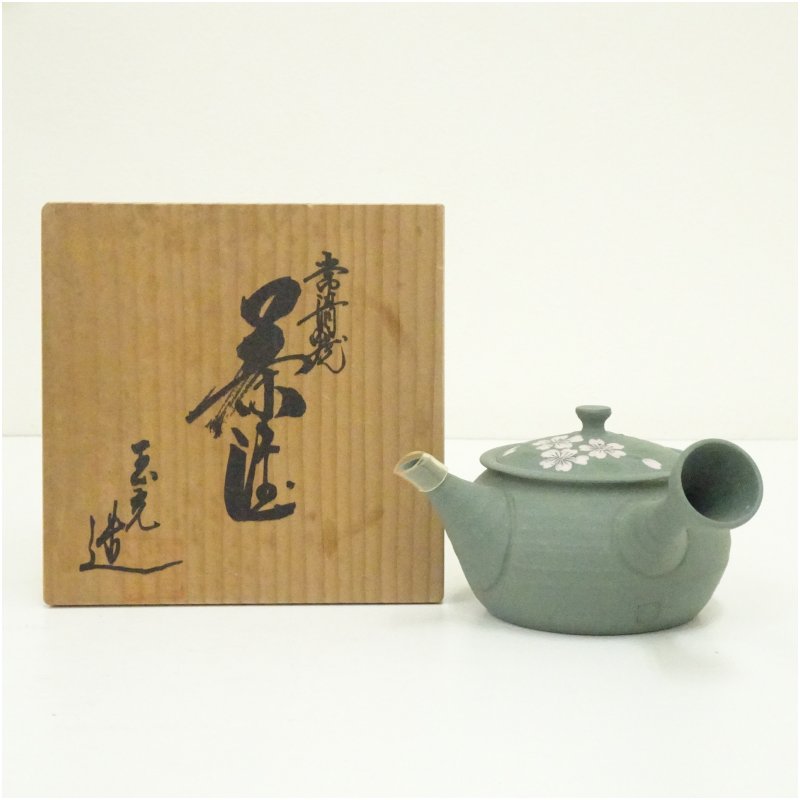 【中古】【煎茶御先棒】常滑焼 玉光陶園造 桜絵黒泥急須（共箱）茶道具 格好のいい 可愛らしい 茶の葉 新茶 緑茶 煎茶 紅茶の葉 日本茶 茶器 レトロ ティーポット 骨董