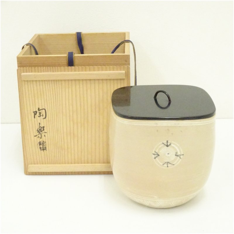 【中古】【大売り出し20%オフ】【茶道具】京焼 森里陶楽造 戯曲袴写水指（共箱）水指し 茶道 茶道具 今めかしい 水さし 抹茶 室内装飾 茶器 水器 茶の葉 骨董 茶会 2月 4月 春冬【最大限度100%尖んがりうしろ側】