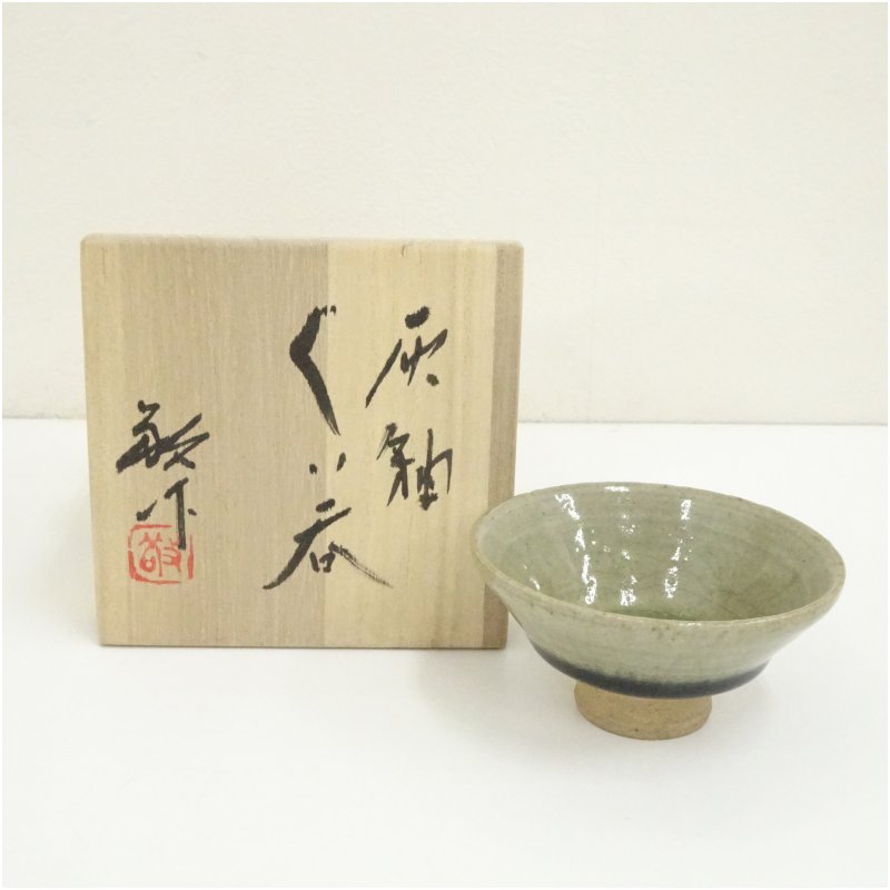 【中古】【陶芸・陶器】加藤敬也造　灰釉ぐい呑（共箱）ぐい呑み ぐい飲み おしゃれ かわいい 器 酒器 骨董 食器 ディスプレイ インテリア お酒 居酒屋