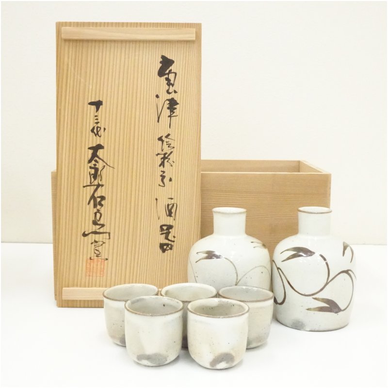 【中古】【陶芸・陶器】唐津焼　十三代　中里太郎右衛門窯造　絵粉引酒器セット（共箱）和食器 おしゃれ 一式 酒器揃え お酒 熱燗 冷酒 ディスプレイ インテリア 居酒屋 骨董 来客 8,580円