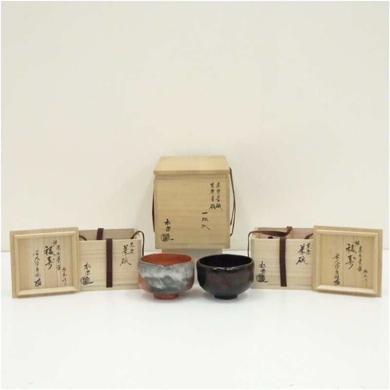【中古】【茶道具】京焼　佐々木松楽造　赤楽・黒楽茶碗一双（共箱）茶道 抹茶 おしゃれ 抹茶茶碗 抹茶碗 和食器 レトロ 茶器 骨董 茶わん 茶会 茶の湯 楽焼 11月 12月 秋