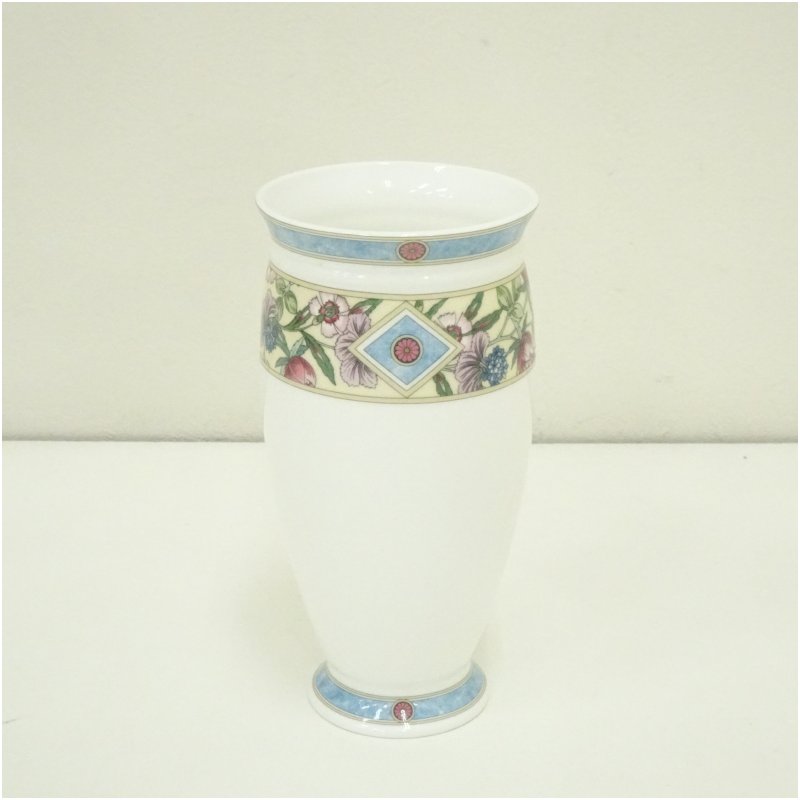 【中古】【陶芸・陶器】WEDGWOOD ウェッジウッド SARAH 花瓶 花器 おしゃれ かわいい アンティーク フラワーベース 華道 華道具 茶道具 茶道 生花 花入れ