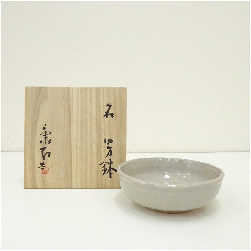【中古】【陶芸・陶器】萩焼　野坂康起造　四方鉢（共箱） 食器 おしゃれ アンティーク レトロ 和食 和風 丼 器 小鉢 中鉢 料理 来客 居酒屋 旅館 カフェ