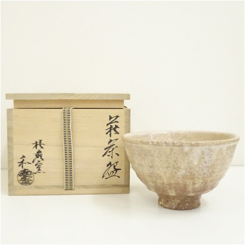 【中古】【茶道具】萩焼　椿秀窯　大賀和幸造　井戸茶碗（共箱） 茶道 抹茶 おしゃれ 抹茶茶碗 抹茶碗 和食器 レトロ 茶器 骨董 茶わん 茶会 茶の湯 8月 夏