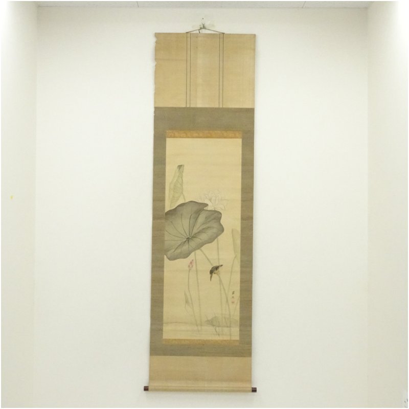 【中古】【書画】岡島清曠筆　紅白蓮華図　小禽　肉筆絹本掛軸（保護箱） 掛け軸 床の間 書 おしゃれ 絵画 表具 芸術 茶道 年中掛け インテリア 茶掛 掛物 和室