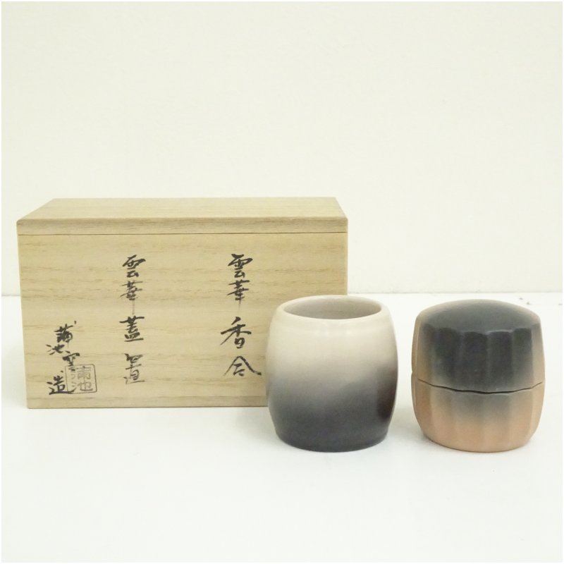【中古】【香道】雲華焼 蒲池窯造 香合・蓋置仕掛ける（共箱） 蓋置き 茶道 御先棒 茶道具 今めかしい 上部おき 茶器 抹茶 骨董 茶の葉 台 茶会 茶席 茶事 茶の湯 jtot